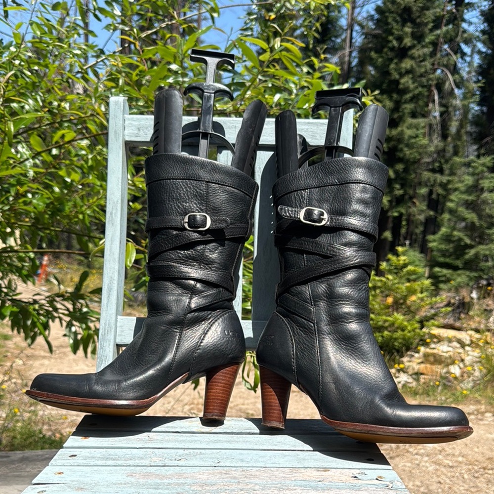 UGG “Carolina” Gorgeous Black Leather Heeled Zip up Boots With Straps size 9! - Picture 2 of 15